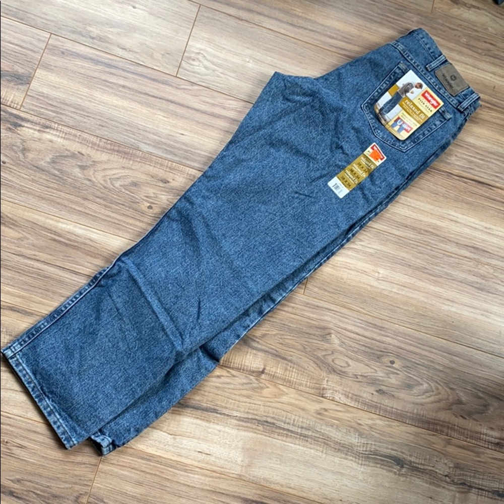 Men’s Wrangler relaxed fit jean